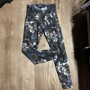 Buttery soft Marika size small leggings.